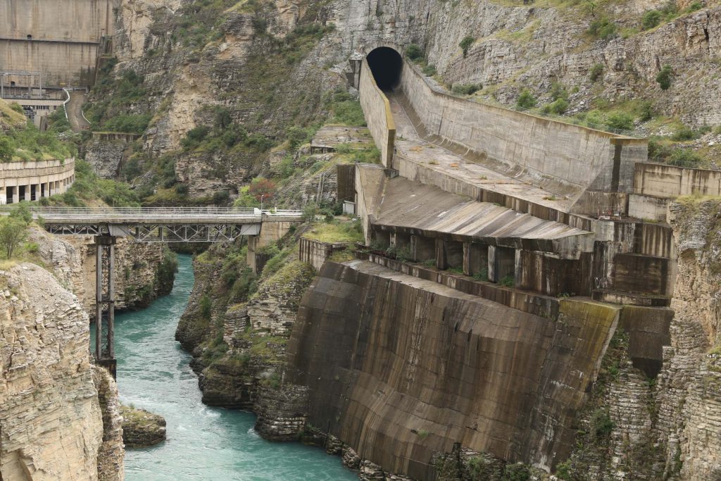 Чиркейская ГЭС водосброс