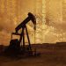 Цена на нефть падает по мере роста запасов в США, а переговоры с Ираном вызывают беспокойство