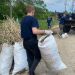 Сотрудники Райчихинской ГРЭС очистили от мусора живописный берег озера с лотосами